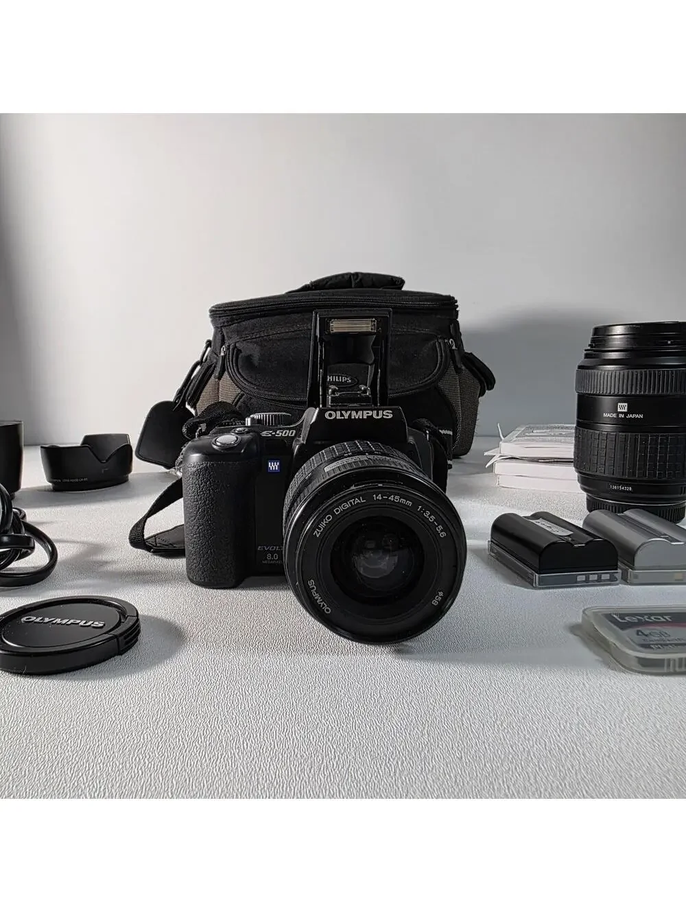Olympus EVOLT E-500 8.0MP Digital SLR Camera Kit Bundle
